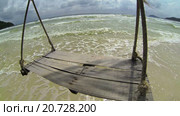 Качели на берегу моря. Стоковое видео, видеограф Кирилл Трифонов / Фотобанк Лори