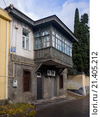Старый дом №133 на улице Кирова, город Ялта, Крым (2015 год). Редакционное фото, фотограф Вячеслав Палес / Фотобанк Лори