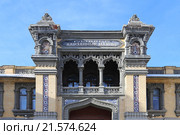 Фрагмент фасада главных нарзанных ванн в Кисловодске (2016 год). Стоковое фото, фотограф Алексей Гусев / Фотобанк Лори