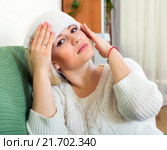 Ill woman bringing down temperature. Стоковое фото, фотограф Яков Филимонов / Фотобанк Лори