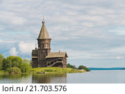 Россия, Карелия, Кондопога. Онежское озеро. Успенская церковь (2015 год). Редакционное фото, фотограф Александр Циликин / Фотобанк Лори