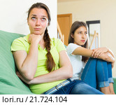 Two girls offended on each other. Стоковое фото, фотограф Яков Филимонов / Фотобанк Лори