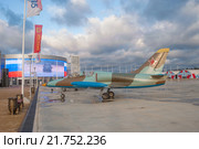 Аэро Л-39 «Альбатрос» (Aero L-39 Albatros) чехословацкий учебно-боевой самолёт на стоянке в парке Патриот (2015 год). Редакционное фото, фотограф Малышев Андрей / Фотобанк Лори