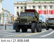 Автомобиль БМ-21-1 РСЗО "Град" на репетиции парада в честь Дня Победы. Дворцовая площадь, Санкт-Петербург (2015 год). Редакционное фото, фотограф Виктор Карасев / Фотобанк Лори