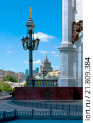 Москва. Фонарь храма Христа Спасителя (2015 год). Стоковое фото, фотограф Зобков Юрий / Фотобанк Лори