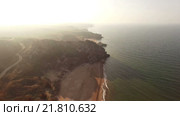 Полет над берегом моря. Крым. Генеральские пляжи. Золотое, Курортное. Стоковое видео, видеограф Анатолий Типляшин / Фотобанк Лори