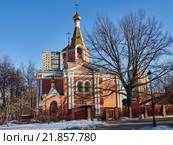 Патриаршее подворье - храм Воскресения Христова на бывшем Семеновском кладбище (2016 год). Стоковое фото, фотограф Михаил Широков / Фотобанк Лори