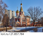Патриаршее подворье - храм Воскресения Христова на бывшем Семеновском кладбище (2016 год). Стоковое фото, фотограф Михаил Широков / Фотобанк Лори