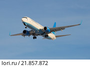 Самолет компании "Победа"  Boeing 737-8MA (VQ-BTC) перед посадкой в аэропорту Пулково (2016 год). Редакционное фото, фотограф Виктор Карасев / Фотобанк Лори