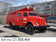 Пожарная техника. ПГМ-36. Автоцистерна АЦ-20 (51), модель 36 (1962-67 гг.). Выставка в Иванове (2015 год). Редакционное фото, фотограф Елена Абрамова / Фотобанк Лори