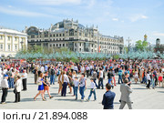 Гостиница "Метрополь" и Театральная площадь в праздничный день (2013 год). Редакционное фото, фотограф Алёшина Оксана / Фотобанк Лори