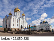 Собор Владимирской иконы Божией Матери и церковь Рождества Богородицы. Задонский Рождество-Богородицкий мужской монастырь. Город Задонск. Липецкая область. Россия (2015 год). Стоковое фото, фотограф Сергей Лаврентьев / Фотобанк Лори