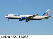 Boeing 767-319 (EI-UNC) компании "Трансаэро" перед посадкой в аэропрту Пулково (2015 год). Редакционное фото, фотограф Виктор Карасев / Фотобанк Лори