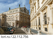 Вид на национальный театр Бургтеатр из улицы Loewelstrasse. Вена, Австрия. (2016 год). Редакционное фото, фотограф Bala-Kate / Фотобанк Лори