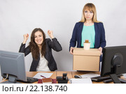 Офисная работница радуется, что увольняют коллегу. Стоковое фото, фотограф Иванов Алексей / Фотобанк Лори