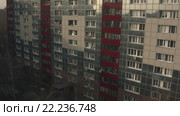 Заявочный план: многоэтажный дом в спальном районе города Одинцово. Вид с коптера. Стоковое видео, видеограф Евгений Ковалев / Фотобанк Лори
