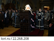 Митрополит Ювеналий во время чтения Великого покаянного канона преподобного Андрея Критского (2016 год). Редакционное фото, фотограф Дмитрий Неумоин / Фотобанк Лори