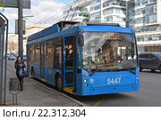 Moscow, Russia - March 14, 2016. Trolleybus on Garden Ring. Редакционная иллюстрация, иллюстратор Володина Ольга / Фотобанк Лори