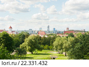Вильнюс. Вид на город и парк Серейкишкю (2015 год). Стоковое фото, фотограф Бурмистрова Ирина / Фотобанк Лори