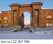 Санкт-Петербург зимой. Новая Голландия, Арка Новой Голландии на замёрзшей реке Мойке (2016 год). Редакционное фото, фотограф Горшков Игорь / Фотобанк Лори