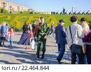 Люди на Поклонной горе в Москве 9 мая (2014 год). Редакционное фото, фотограф Алёшина Оксана / Фотобанк Лори