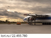Крупнейший в мире грузовой самолет "Руслан" Ан-124-100. Россия (2013 год). Редакционное фото, фотограф oleg savichev / Фотобанк Лори