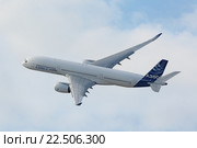 Международный авиационно-космический салон МАКС-2015. Аэробус А350-900 - французский дальнемагистральный широкофюзеляжный двухдвигательный пассажирский самолет. Редакционное фото, фотограф Игорь Долгов / Фотобанк Лори