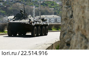 Военная техника едет по улице (2016 год). Стоковое видео, видеограф Александр Устич / Фотобанк Лори