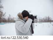 Фотограф с камерой зимой. Стоковое фото, фотограф Иван Карпов / Фотобанк Лори