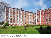 Рабочие казармы Дрезненской мануфактуры Зиминых. Город Дрезна, Московская область, Орехово-Зуевский район (2015 год). Стоковое фото, фотограф stargal / Фотобанк Лори