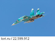 Международный авиационно-космический салон МАКС-2015. Демонстрационный полет Су-34 (по кодификации НАТО: Fullback) - российский многофункциональный истребитель-бомбардировщик. Редакционное фото, фотограф Игорь Долгов / Фотобанк Лори