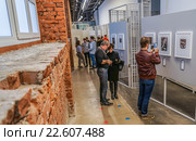 Фотовыставка участников Ньюйркской "Фотолиги" в здании еврейского музея и центра толерантности в Москве (2016 год). Редакционное фото, фотограф Виктор Тараканов / Фотобанк Лори