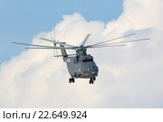 Международный авиационно-космический салон МАКС-2015. Демонстрационный полет тяжелого транспортного вертолета Ми-26. Редакционное фото, фотограф Игорь Долгов / Фотобанк Лори