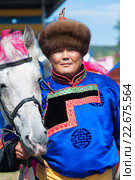 Buryat Mongolian man with horse (2010 год). Редакционное фото, фотограф Александр Подшивалов / Фотобанк Лори
