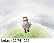 He is exploring the world. Стоковое фото, фотограф Sergey Nivens / Фотобанк Лори