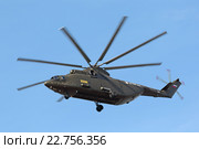 Международный авиационно-космический салон МАКС-2015. Демонстрационный полет тяжелого транспортного вертолета Ми-26. Редакционное фото, фотограф Игорь Долгов / Фотобанк Лори
