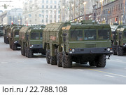 Репетиция парада в честь Дня Победы в Москве. Сбор военной техники на Тверской улице для прохождения по Красной площади. Оперативно-тактический ракетный комплекс 9К720 "Искандер" (2016 год). Редакционное фото, фотограф Игорь Долгов / Фотобанк Лори