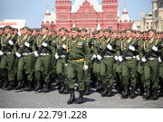 Курсанты военной академии РВСН имени Петра Великого на параде, посвященном Дню Победы, Москва, Красная площадь, 2016. Редакционное фото, фотограф Алексей Гусев / Фотобанк Лори