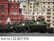 Москва, Красная площадь. Колонна российских десантируемых бронетранспортёров БТР-МД «Ракушка» на параде, посвященном Дню Победы, 2016. Редакционное фото, фотограф Алексей Гусев / Фотобанк Лори