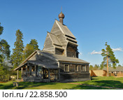 Деревянная церковь Георгия Победоносца в Юксовичах (Родионово) 1496 года постройки. Ленинградская область, Подпорожский район. (2016 год). Стоковое фото, фотограф Сергей Гаврилов / Фотобанк Лори