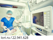 intensive care unit female doctor with baby infant. Стоковое фото, фотограф Дмитрий Калиновский / Фотобанк Лори