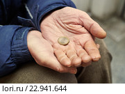 hands of beggar with one euro coin begging for money. Стоковое фото, фотограф Дмитрий Калиновский / Фотобанк Лори