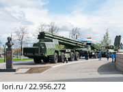 Боевая машина реактивной системы 9А52 залпового огня Смерч. Экспозиция военной техники возле Музея оружия в городе Туле (2016 год). Редакционное фото, фотограф Игорь Низов / Фотобанк Лори