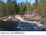 Водопад Ахвенкоски на реке Тохмайоки (Рускеальские водопады). Республика Карелия (2016 год). Редакционное фото, фотограф Румянцева Наталия / Фотобанк Лори