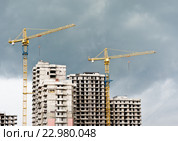 Строящиеся дома на Балаклавском проспекте. Весна. Перед грозой. Москва (2016 год). Стоковое фото, фотограф E. O. / Фотобанк Лори