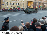 Бронетранспортер БТР-82А на ночной репетиции парада в честь 71-ой годовщины Победы в Великой Отечественной войне. Москва, 2016. Редакционное фото, фотограф Алексей Бок / Фотобанк Лори