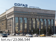 «Согаз» - страховая компания. Буквы на фасаде здания на Садовой-Спасской улице в Москве (2016 год). Редакционное фото, фотограф Володина Ольга / Фотобанк Лори