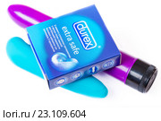 Упаковка презервативов Durex и вибраторы на белом фоне (2016 год). Редакционное фото, фотограф Сергей Дубров / Фотобанк Лори
