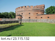 Башня Дер-Дона (нем. Dohna turm) на берегу Верхнего озера в Кенигсберге. Музей Янтаря в Калининграде (2015 год). Редакционное фото, фотограф stargal / Фотобанк Лори