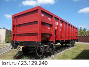 Красный грузовой полувагон, модель 12-175. Музей "Уралвагонзавода". Город Нижний Тагил. (2016 год). Редакционное фото, фотограф Сергей Афанасьев / Фотобанк Лори